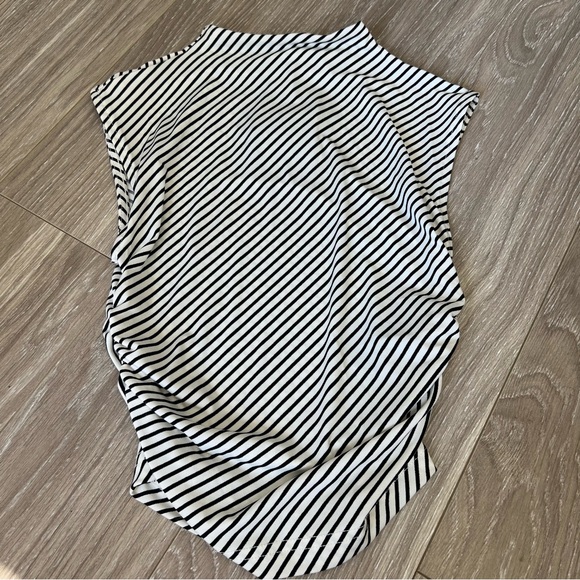 XS NWT H&M black striped top - Picture 1 of 3